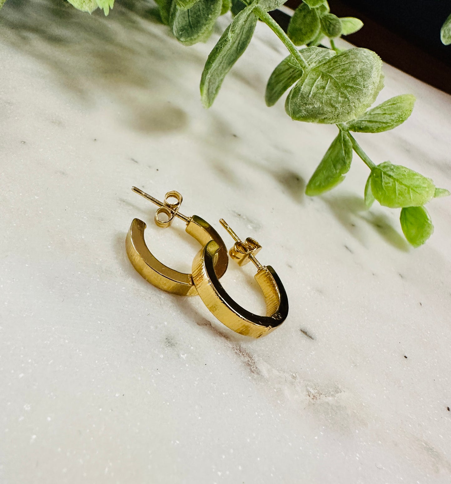 Thick Gold Huggie - Jolie Femme Boutique