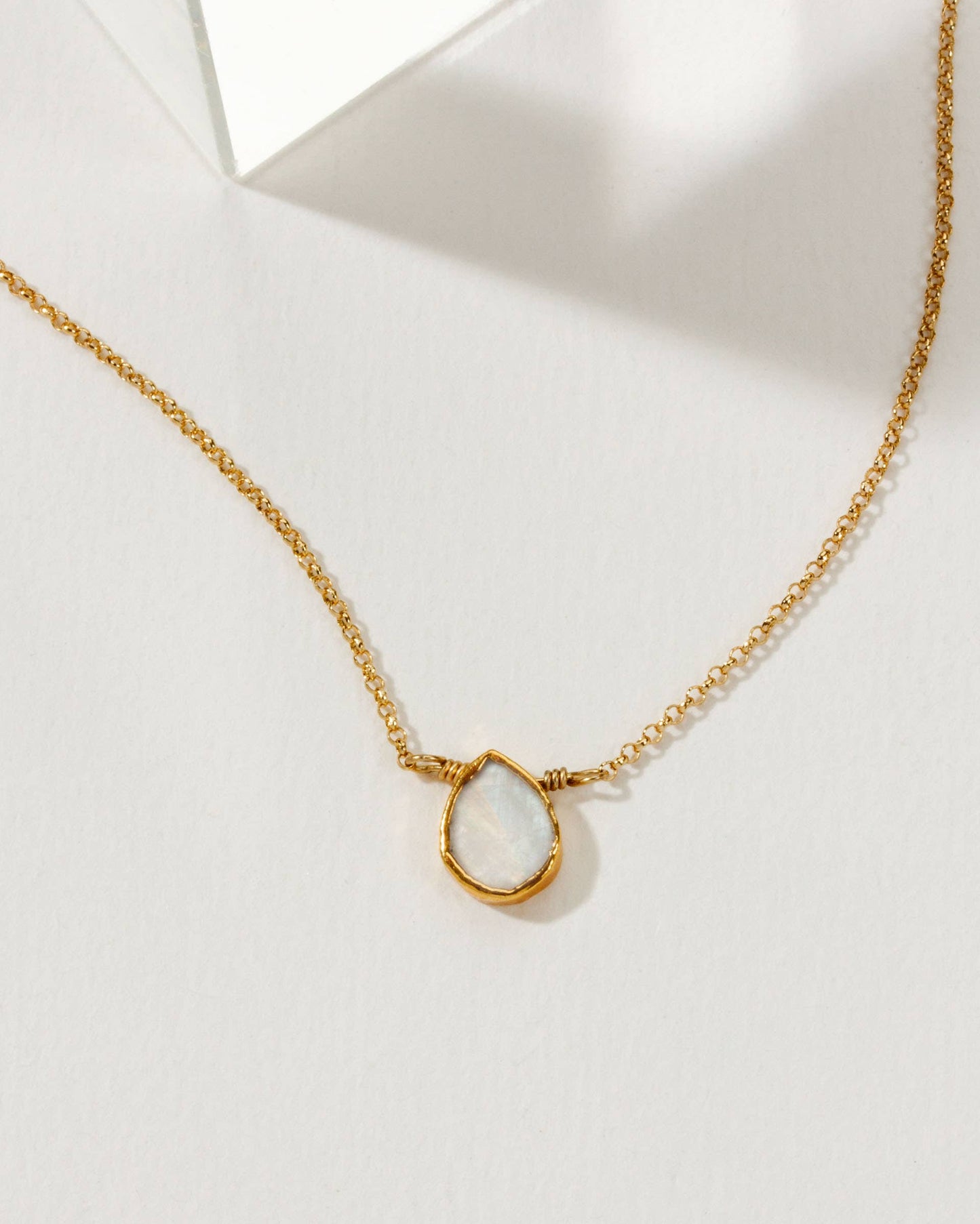 Luna Norte - Gold Delicate Gemstone Necklace- Moonstone - Jolie Femme Boutique