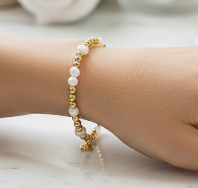 18K Gold Plated Pearl Stretch Bracelet - Jolie Femme Boutique