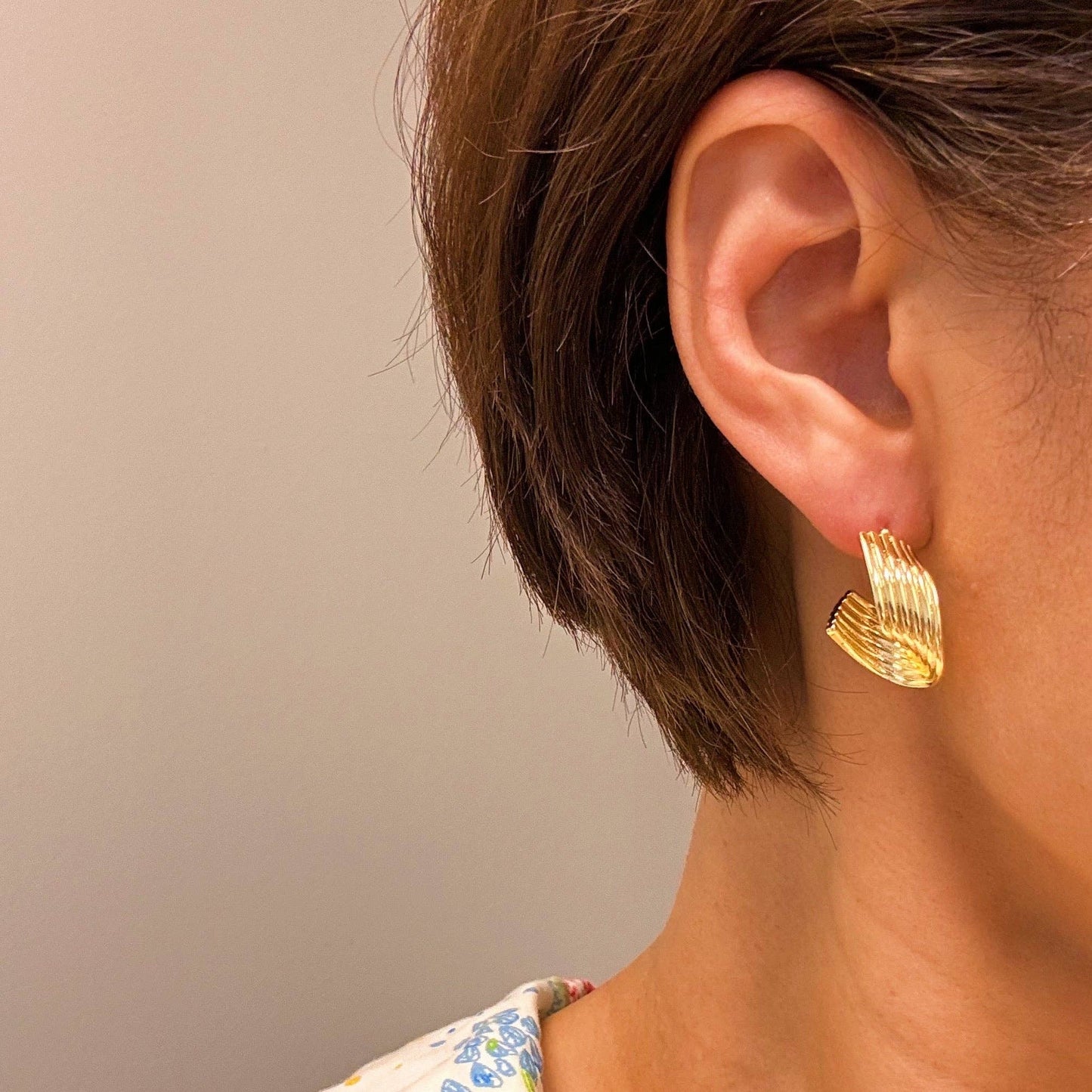 Wave Twisted Hoop Earrings - Jolie Femme Boutique