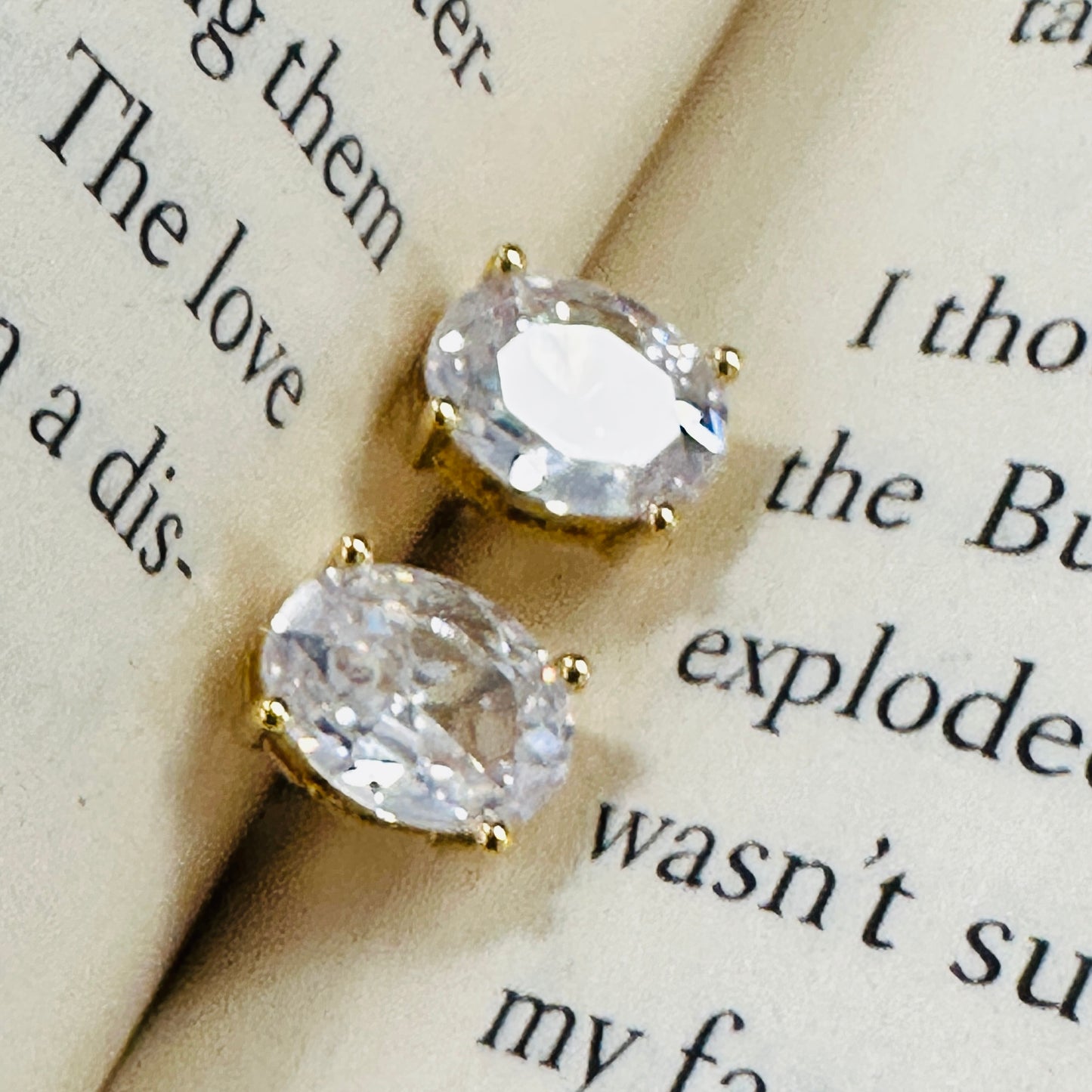 Oval Rhinestone Stud Earring - Jolie Femme Boutique