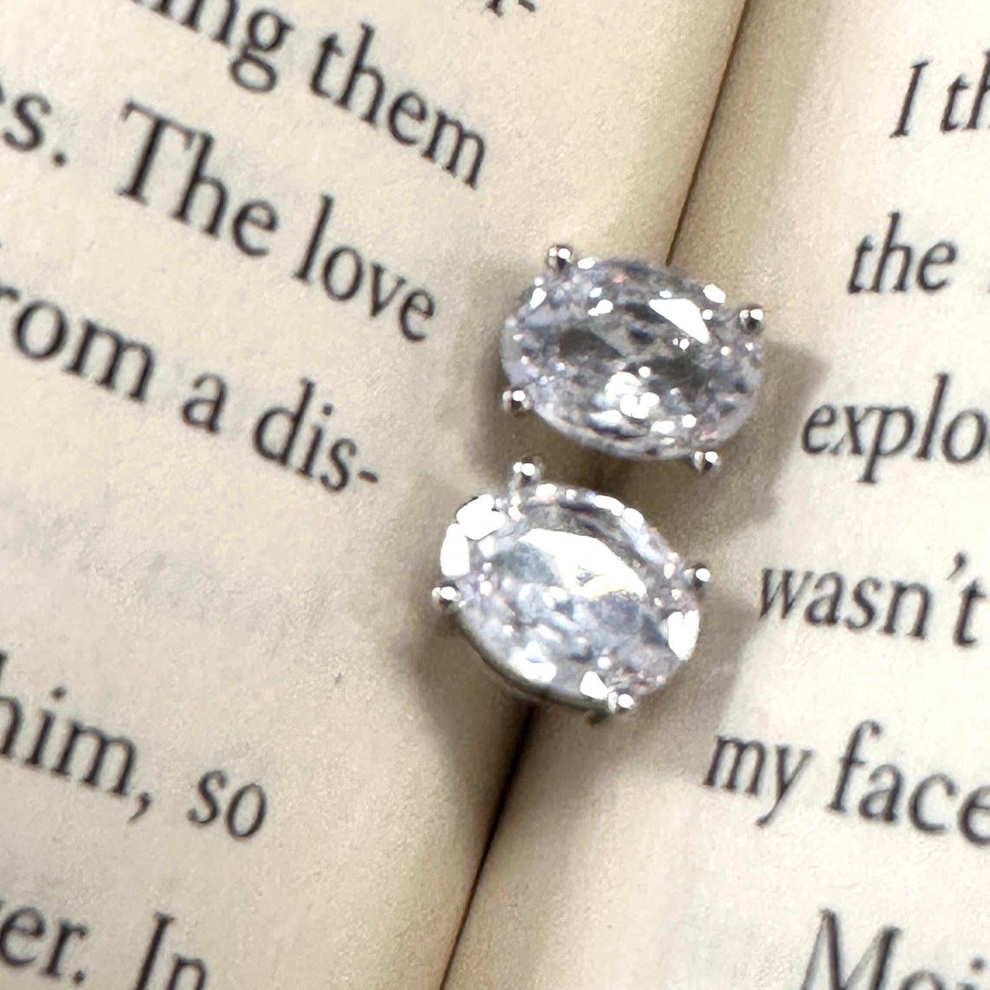 Oval Rhinestone Stud Earring - Jolie Femme Boutique