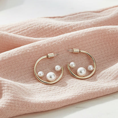 Gold Hoop With Pearls - Jolie Femme Boutique