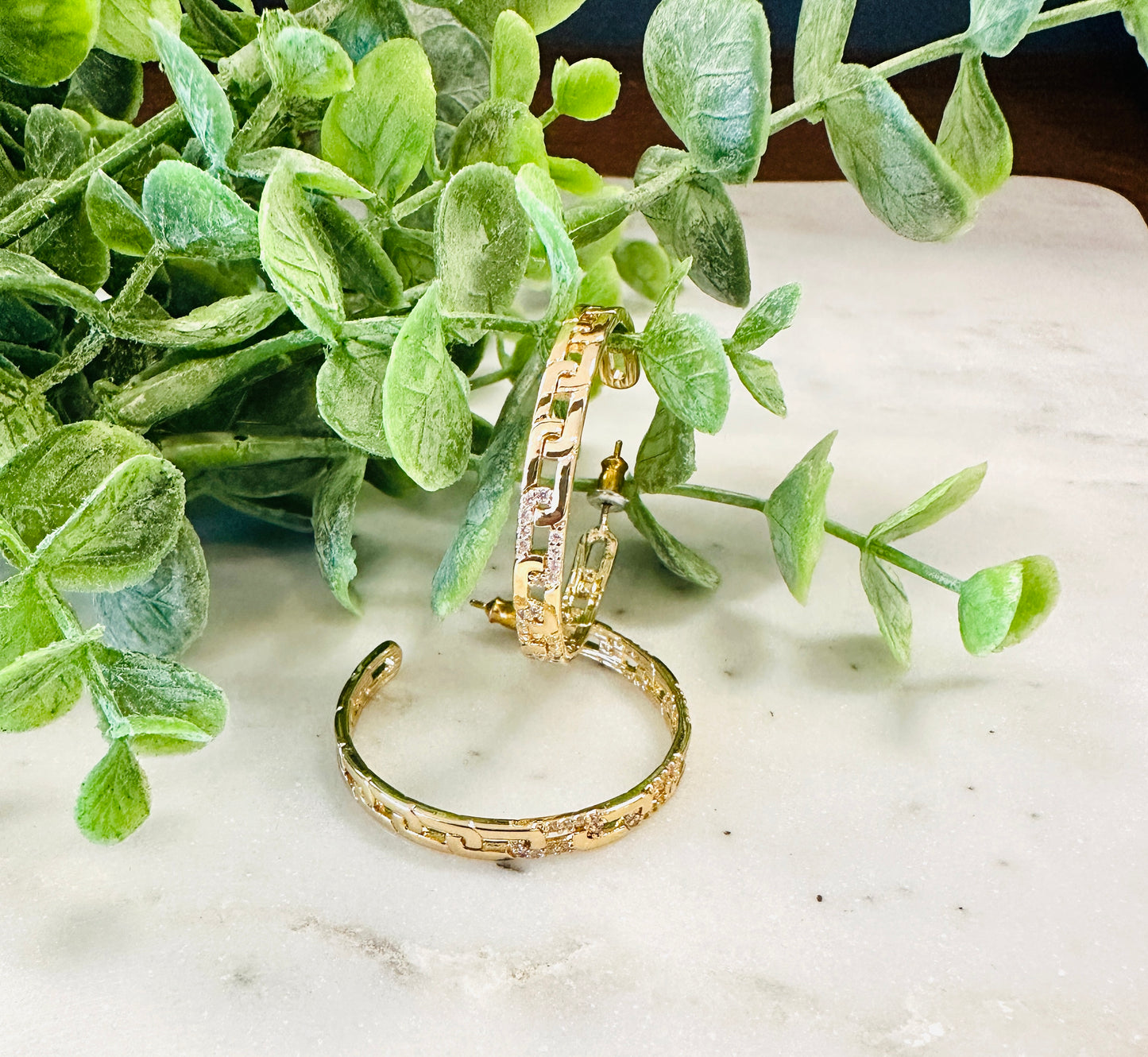 Gold Slim Linked Hoop Earring - Jolie Femme Boutique
