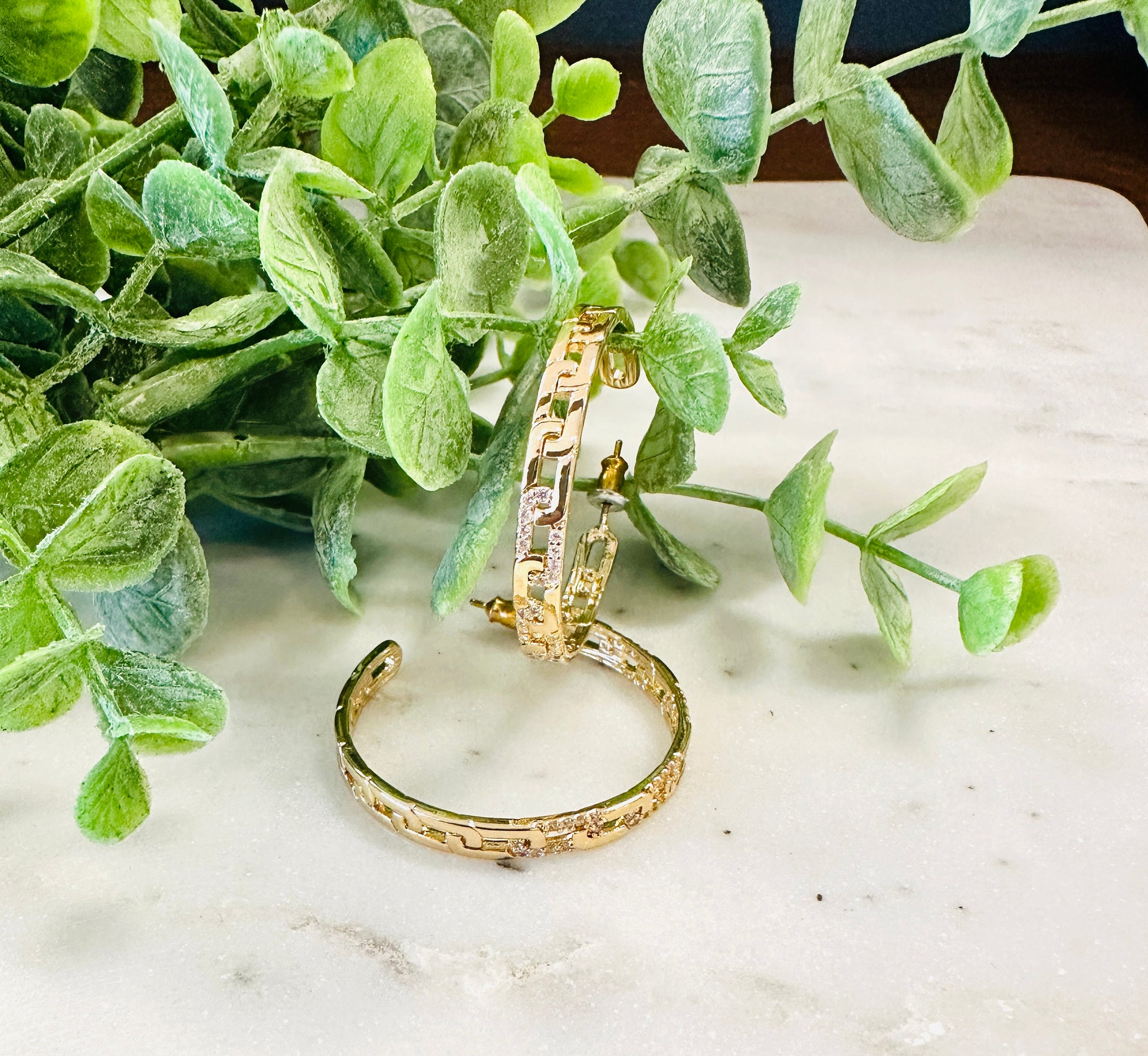 Gold Slim Linked Hoop Earring - Jolie Femme Boutique