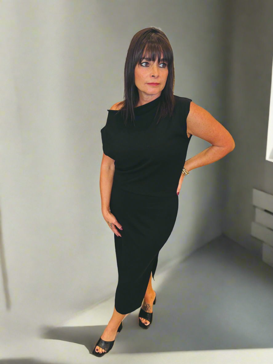 Black Sleeveless Dress