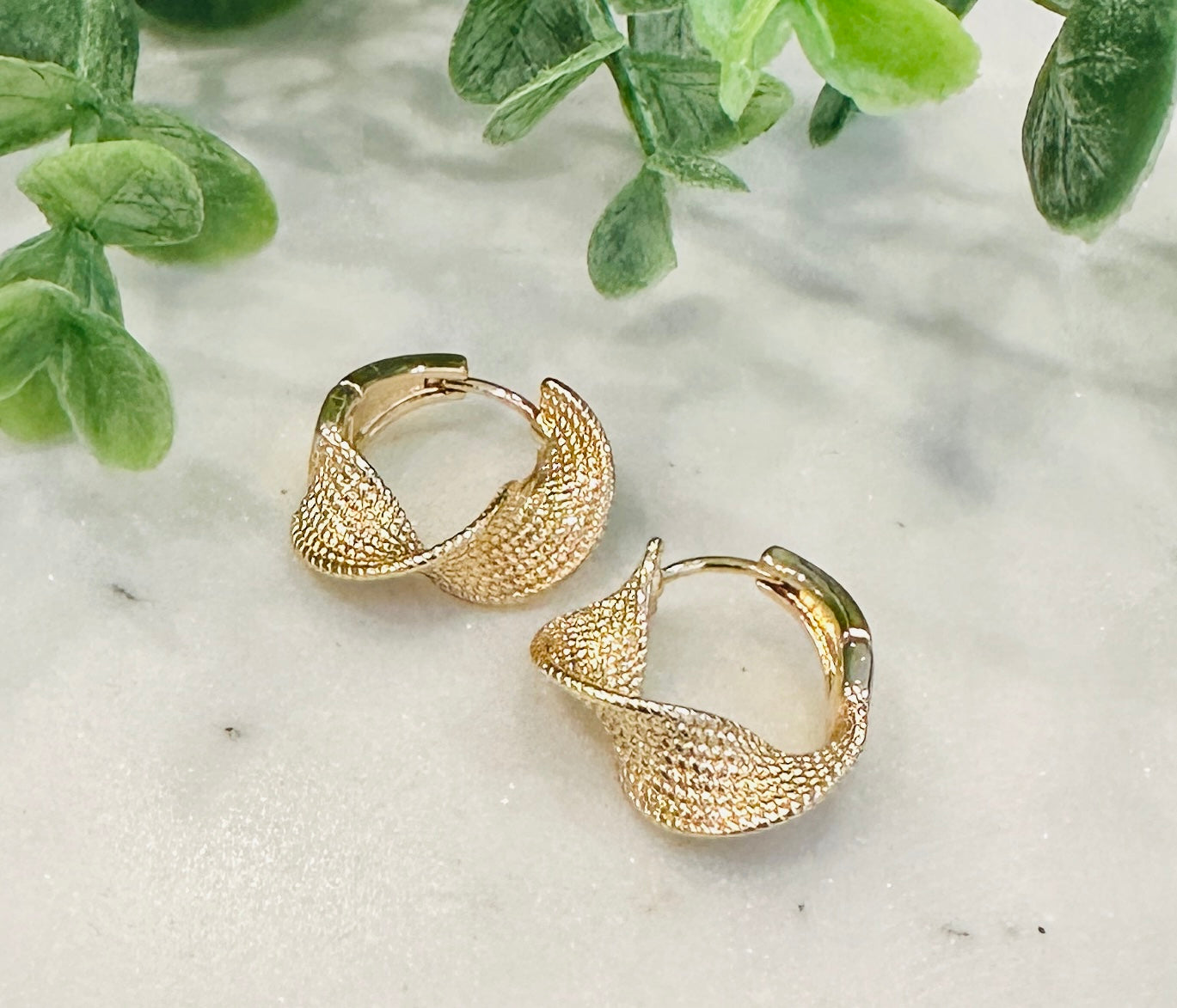 Twisted Gold Hoop Earring - Jolie Femme Boutique