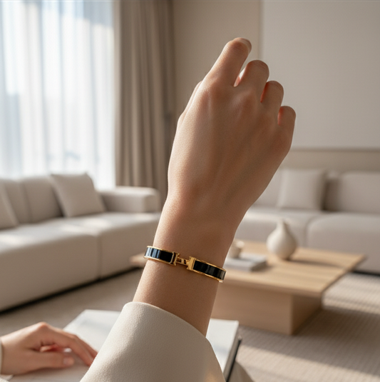 Chic Gold /Black H Bracelet