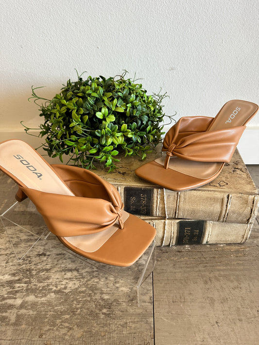 KINSLEY CAMEL - Jolie Femme Boutique